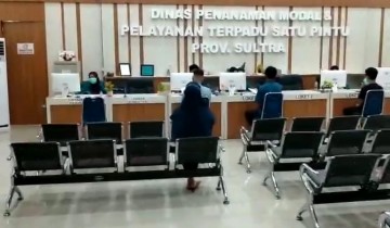 Kegiatan Pelayanan Perizinan di Dinas Penanaman Modal dan Pelayanan Terpadu Satu Pintu Provinsi Sulawesi Tenggara dengan menggunakan sistem antrian dan menggunakan Pengeras Suara.